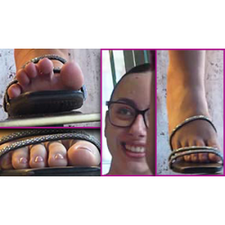 FEET CANDIDS CAFE| 275 | YOUNG ARCHES TOES_UP_UNDER_WIGGLE_SPREAD SHOESPLAY_ON/OFF FACE CLOSE UPS