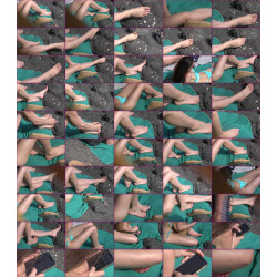 Beach Candids 372 | 2 Young Women | Toes, Soles & Arches