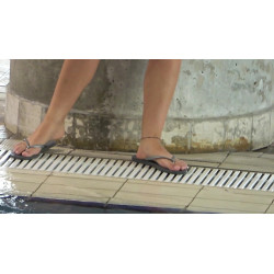 FREE PREVIEW | AT POOL 04 FEET CANDIDS