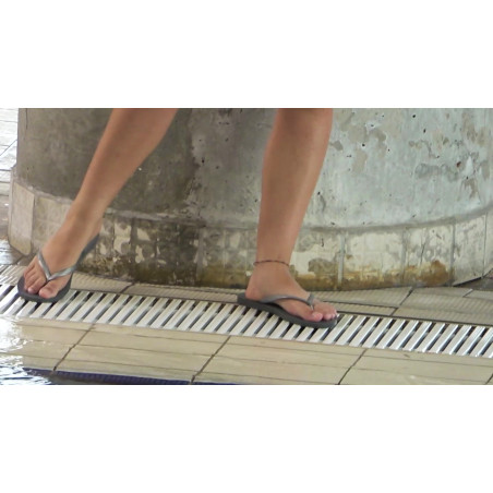 FREE PREVIEW | AT POOL 04 FEET CANDIDS